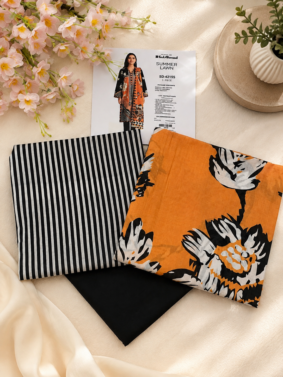Noir Bloom Printed Lawn 3-Piece Suit